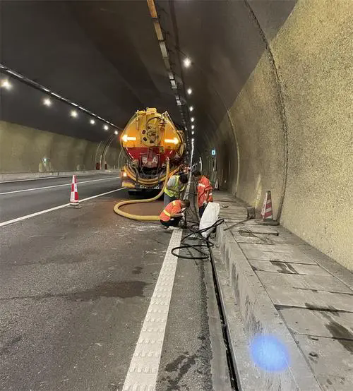 易县隧道排水渠清淤